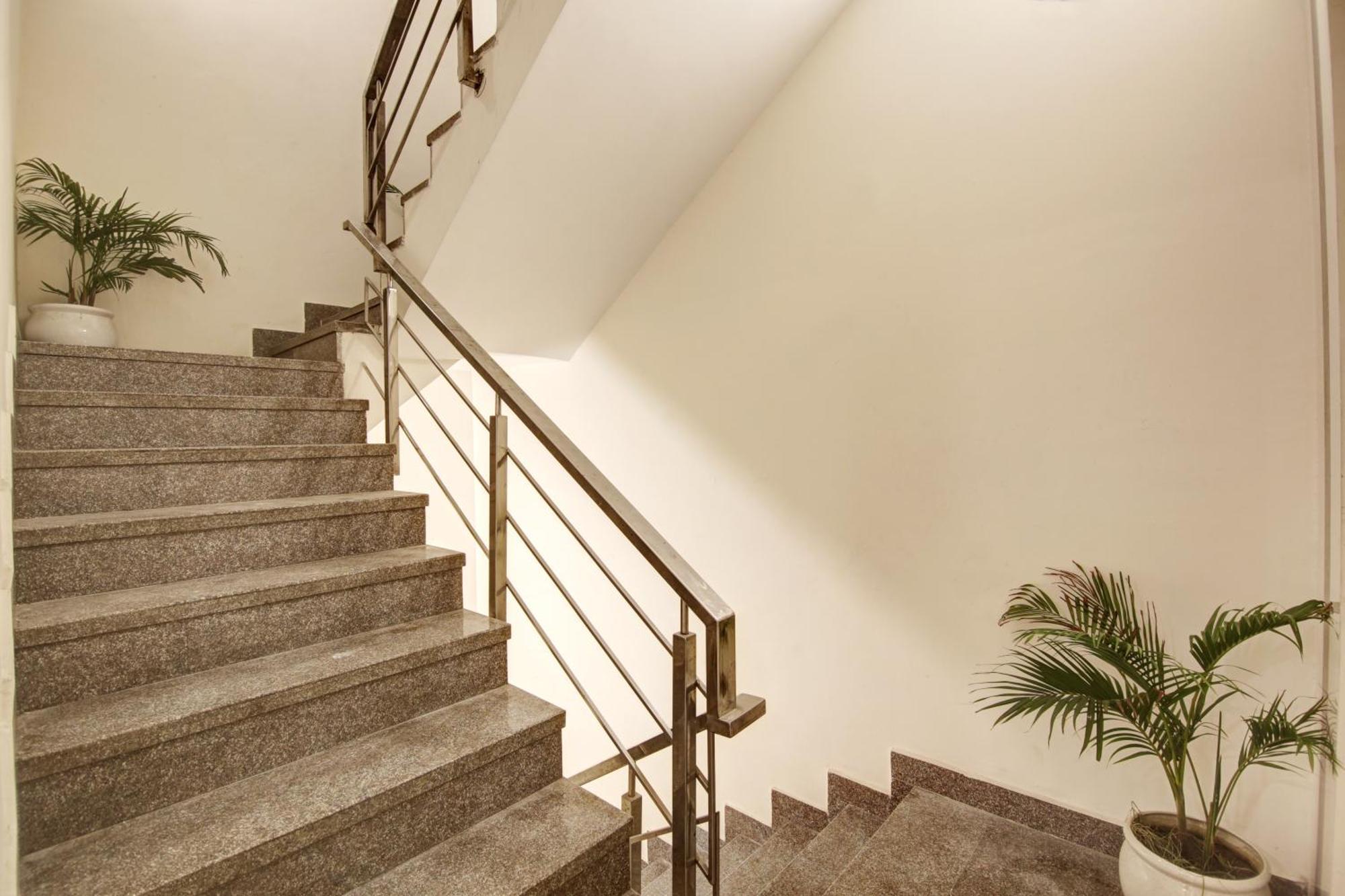 Limewood Stay - Fortis Hospital Гургаон Екстериор снимка