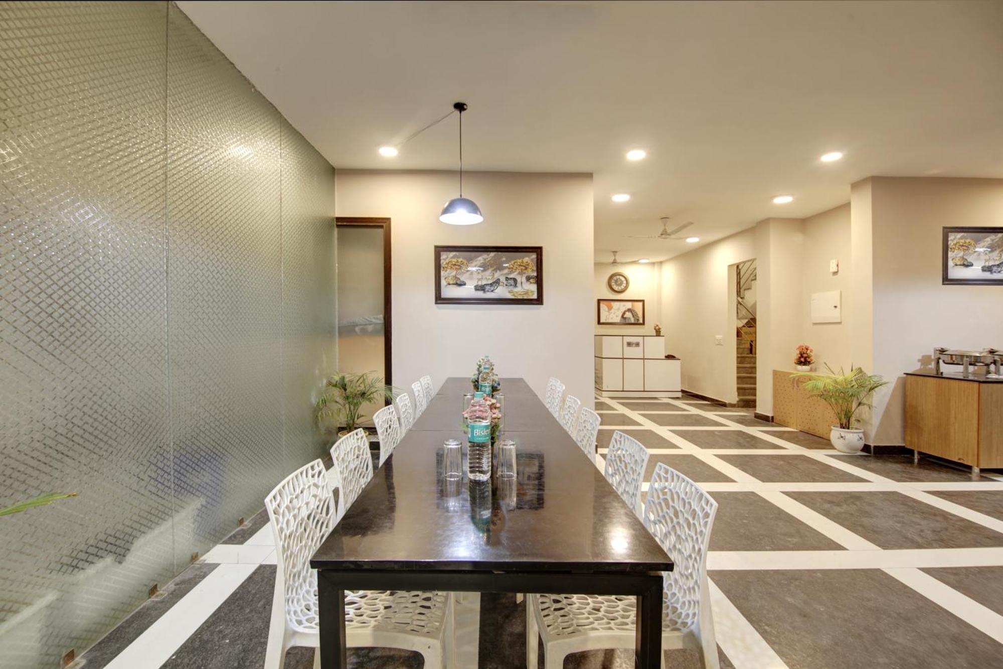 Limewood Stay - Fortis Hospital Гургаон Екстериор снимка