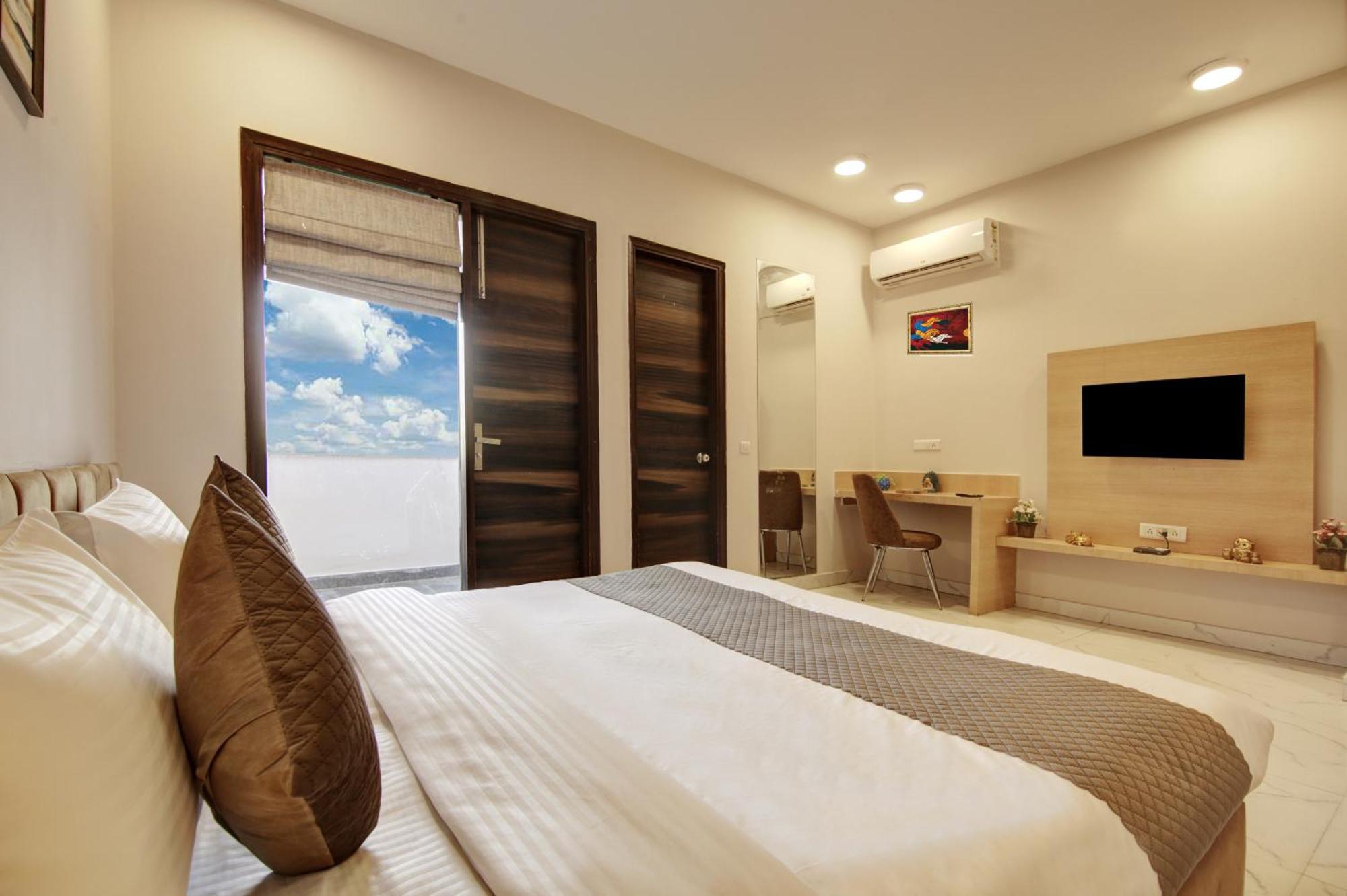 Limewood Stay - Fortis Hospital Гургаон Екстериор снимка