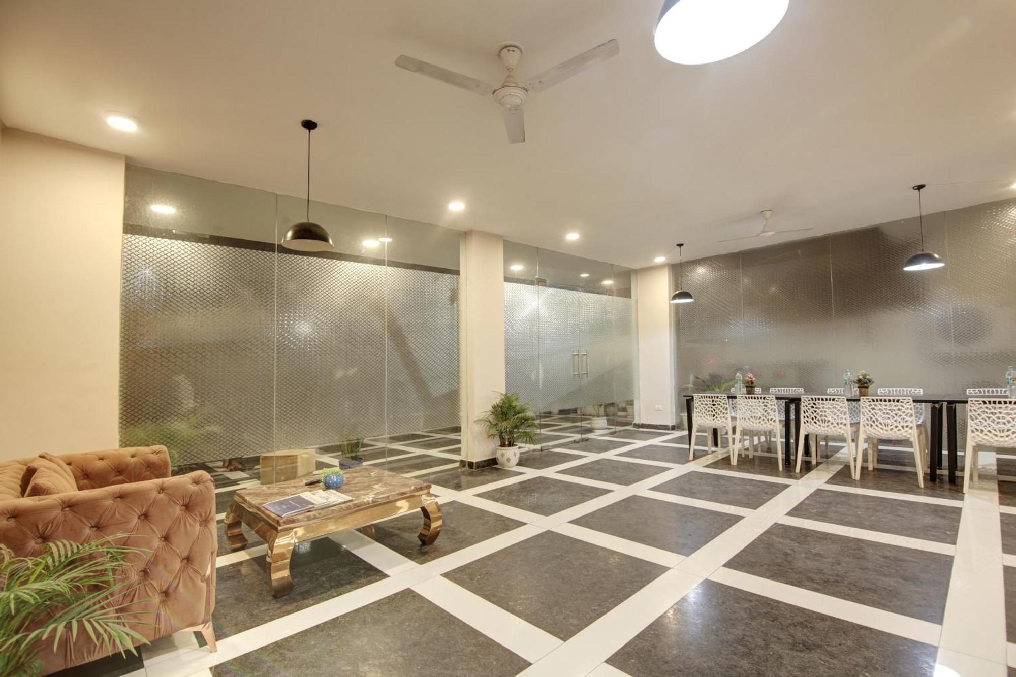 Limewood Stay - Fortis Hospital Гургаон Екстериор снимка