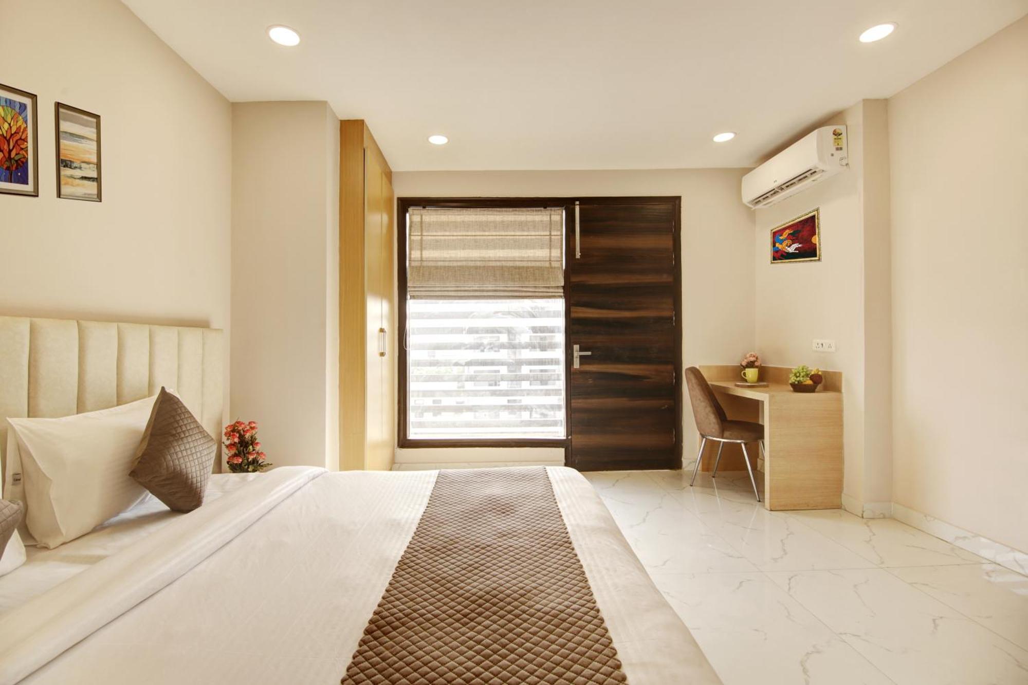 Limewood Stay - Fortis Hospital Гургаон Екстериор снимка
