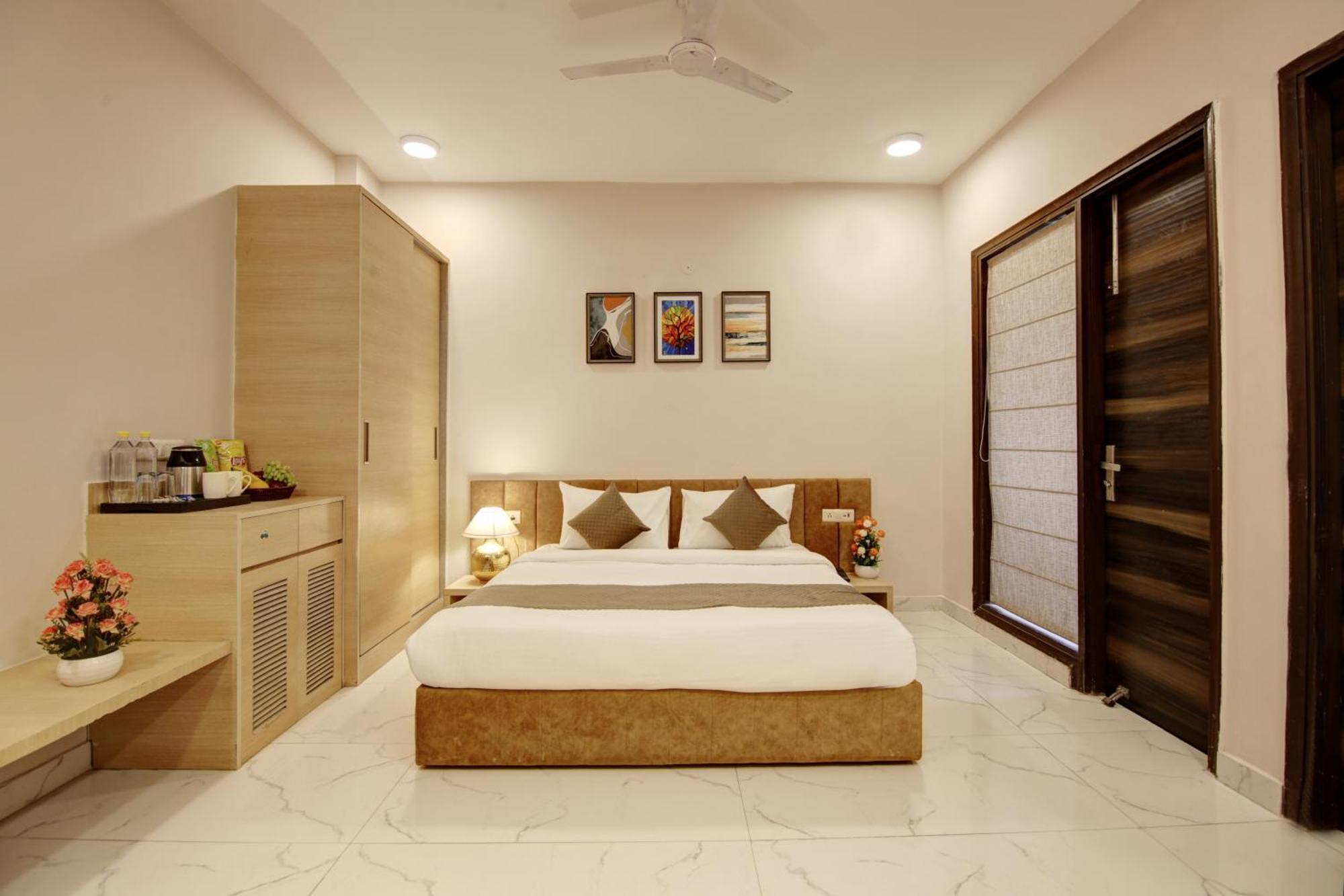 Limewood Stay - Fortis Hospital Гургаон Екстериор снимка
