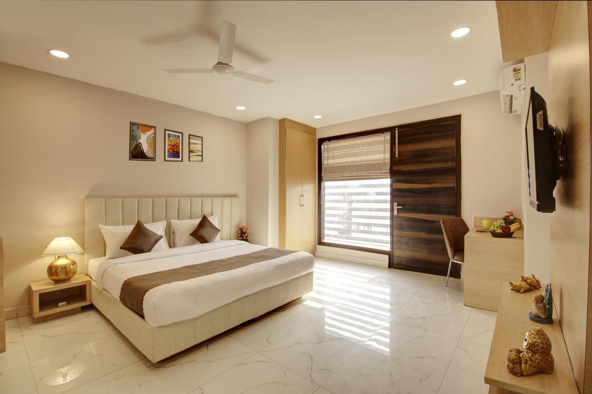 Limewood Stay - Fortis Hospital Гургаон Екстериор снимка