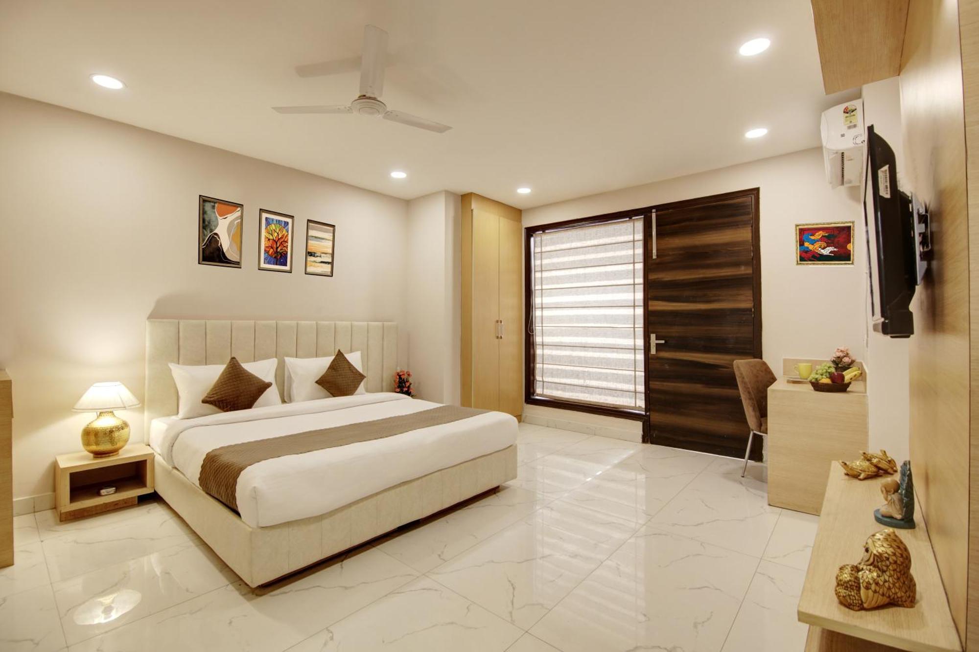 Limewood Stay - Fortis Hospital Гургаон Екстериор снимка