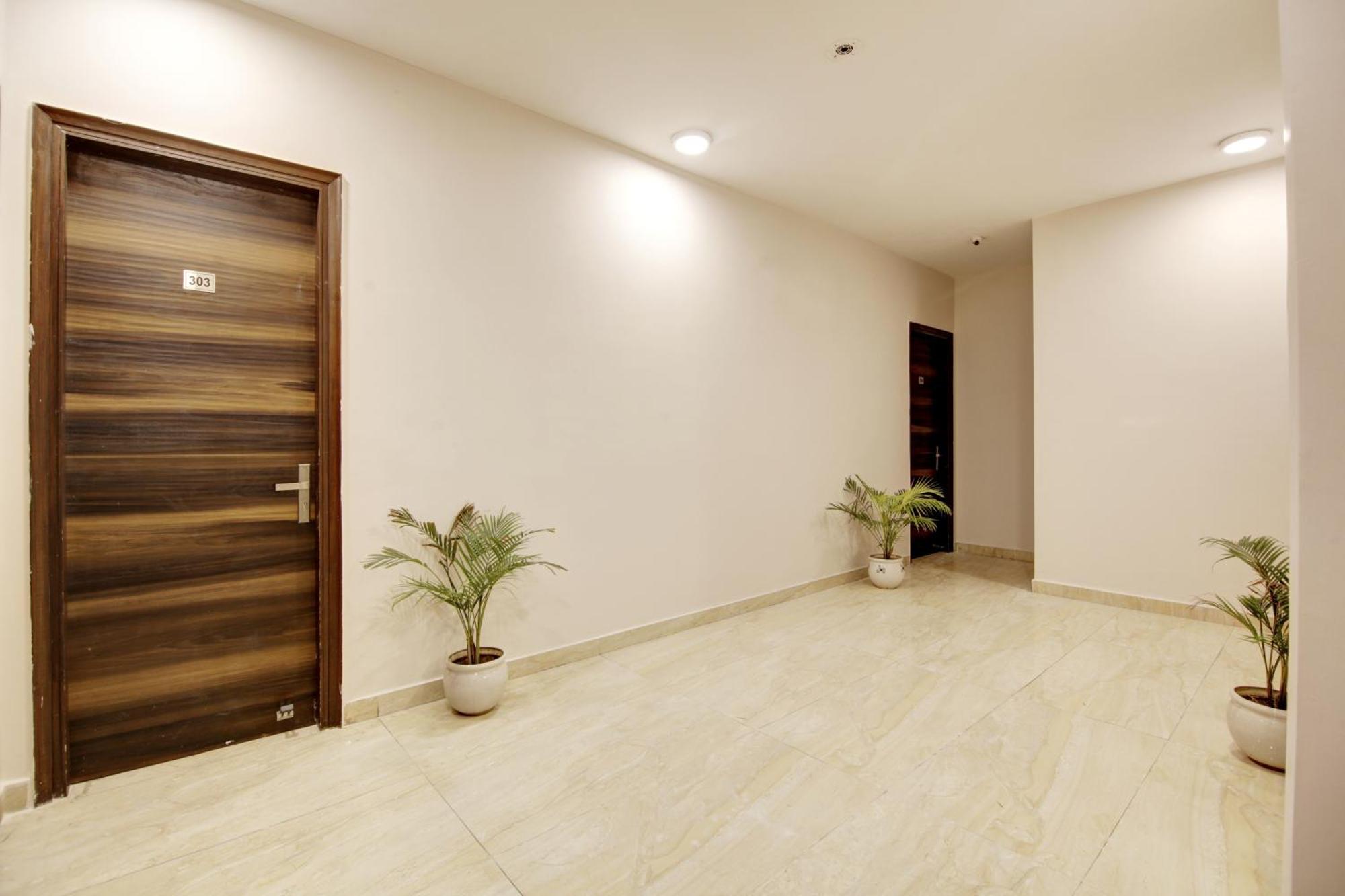Limewood Stay - Fortis Hospital Гургаон Екстериор снимка
