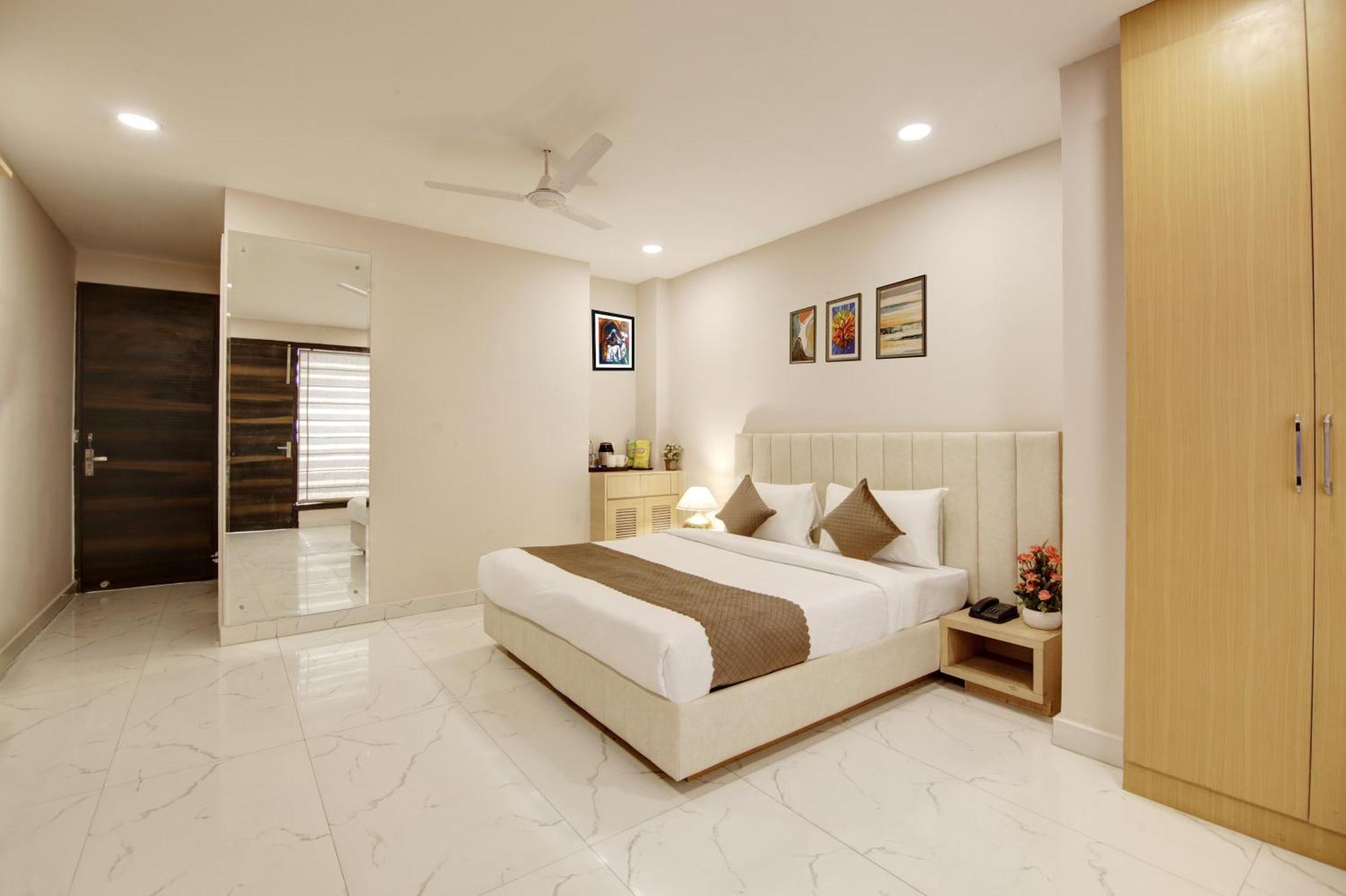 Limewood Stay - Fortis Hospital Гургаон Екстериор снимка