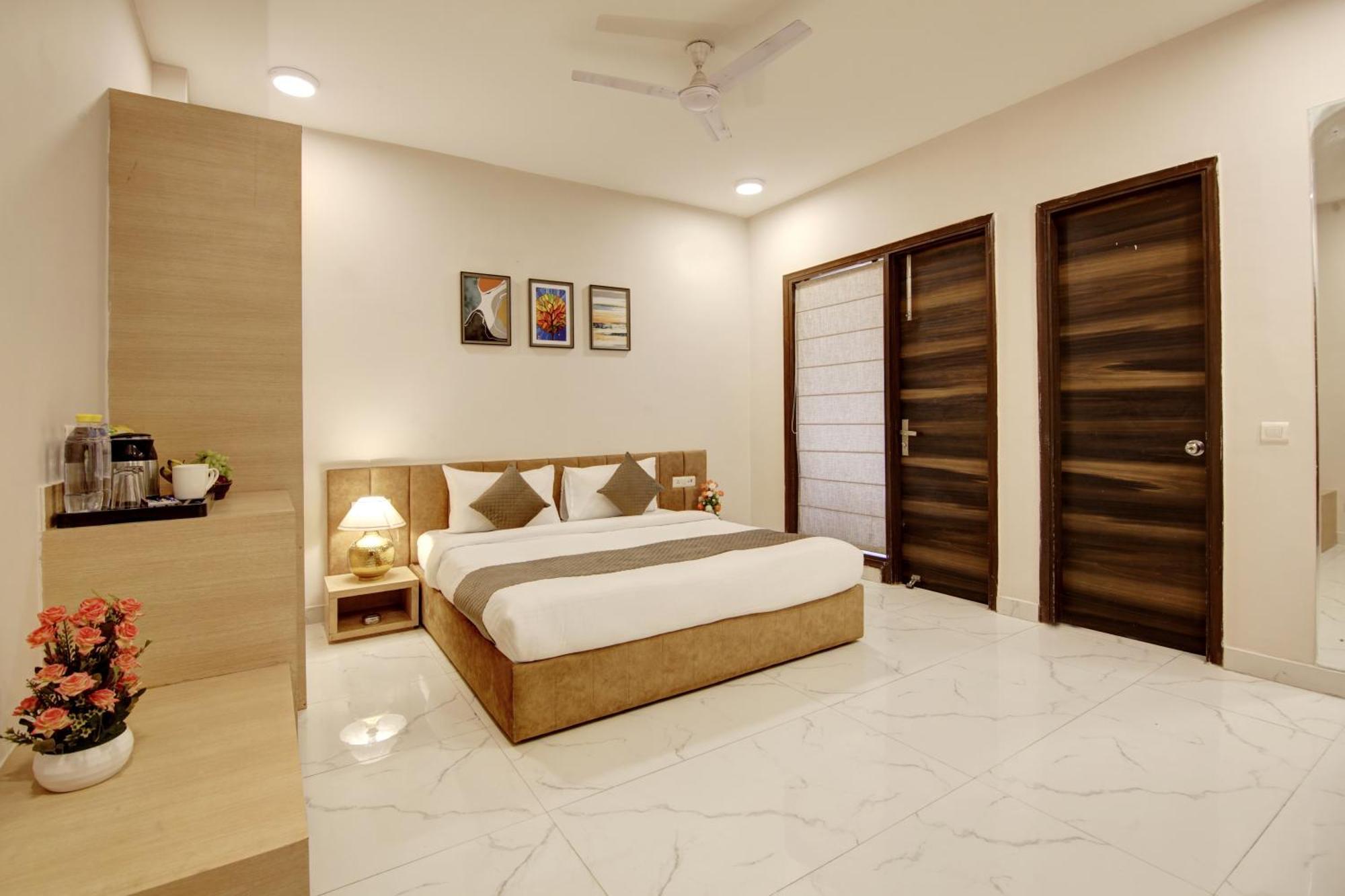Limewood Stay - Fortis Hospital Гургаон Екстериор снимка