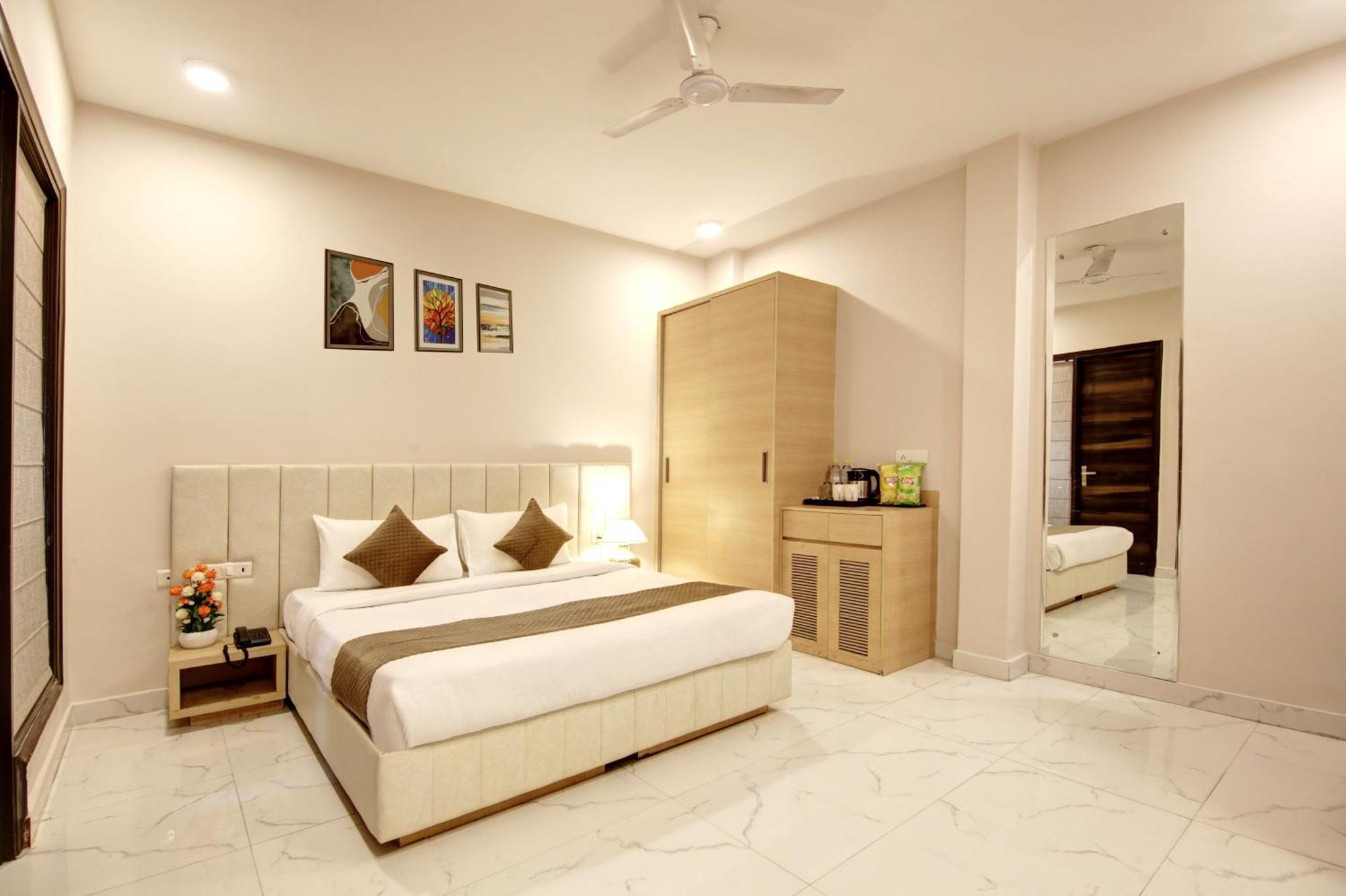 Limewood Stay - Fortis Hospital Гургаон Екстериор снимка