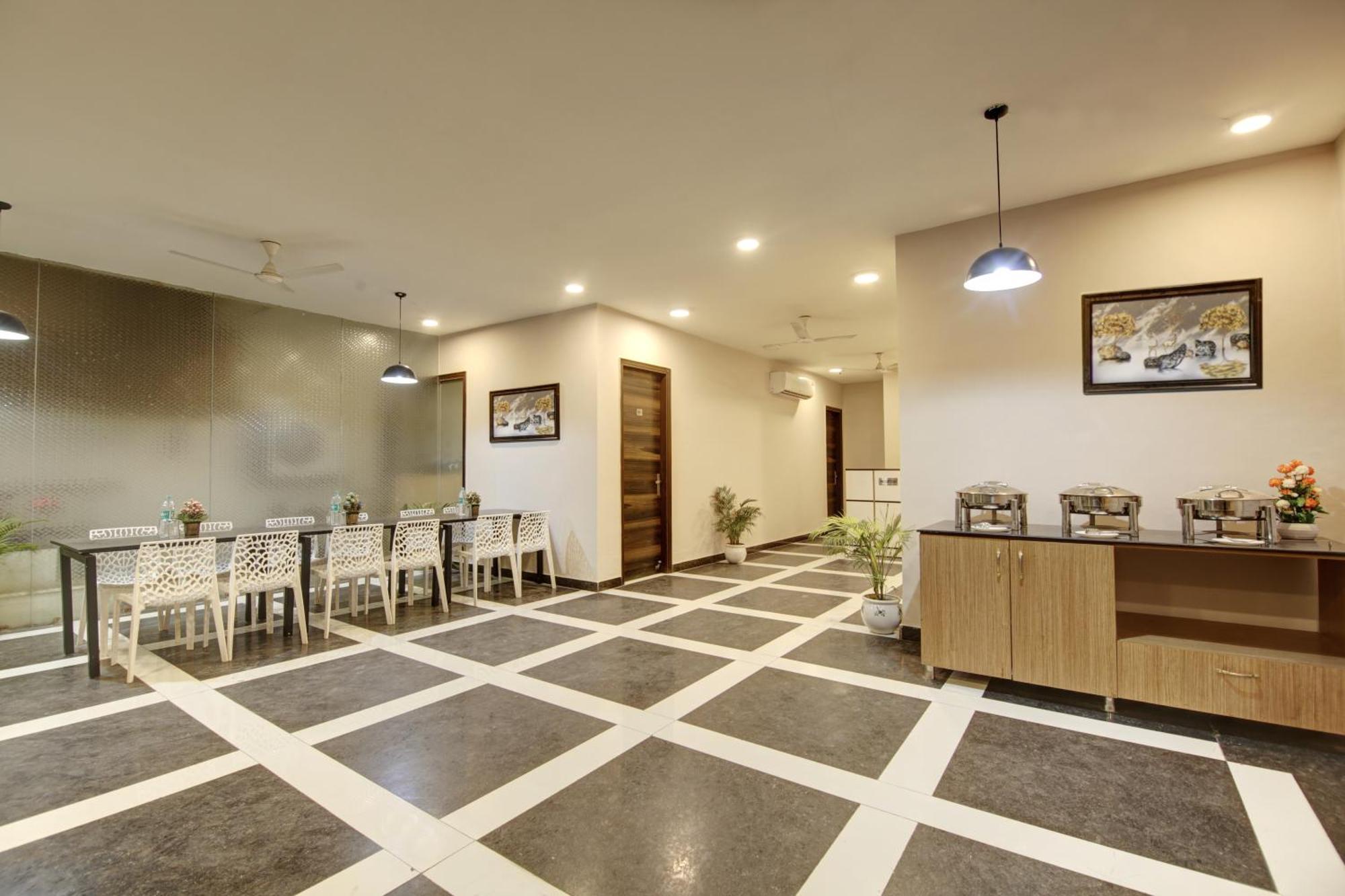 Limewood Stay - Fortis Hospital Гургаон Екстериор снимка
