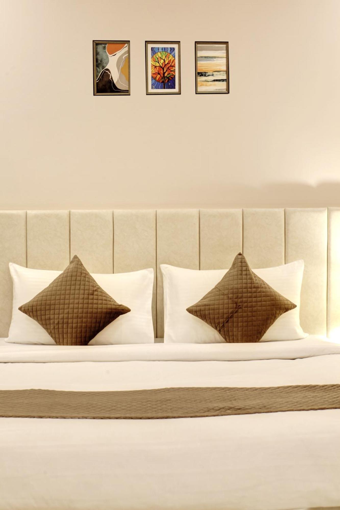 Limewood Stay - Fortis Hospital Гургаон Екстериор снимка