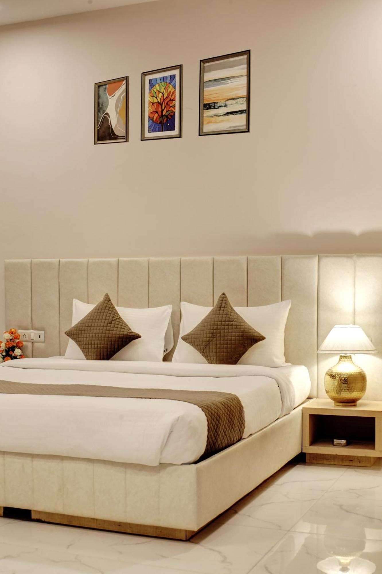 Limewood Stay - Fortis Hospital Гургаон Екстериор снимка