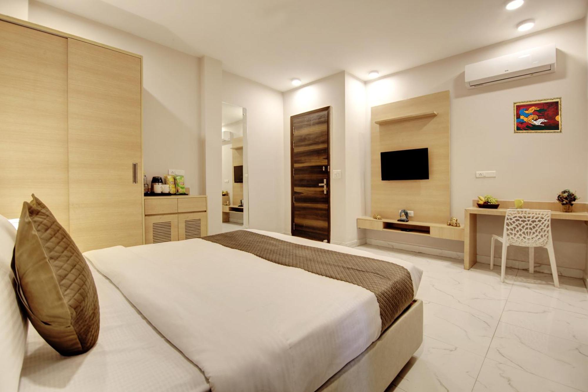 Limewood Stay - Fortis Hospital Гургаон Екстериор снимка