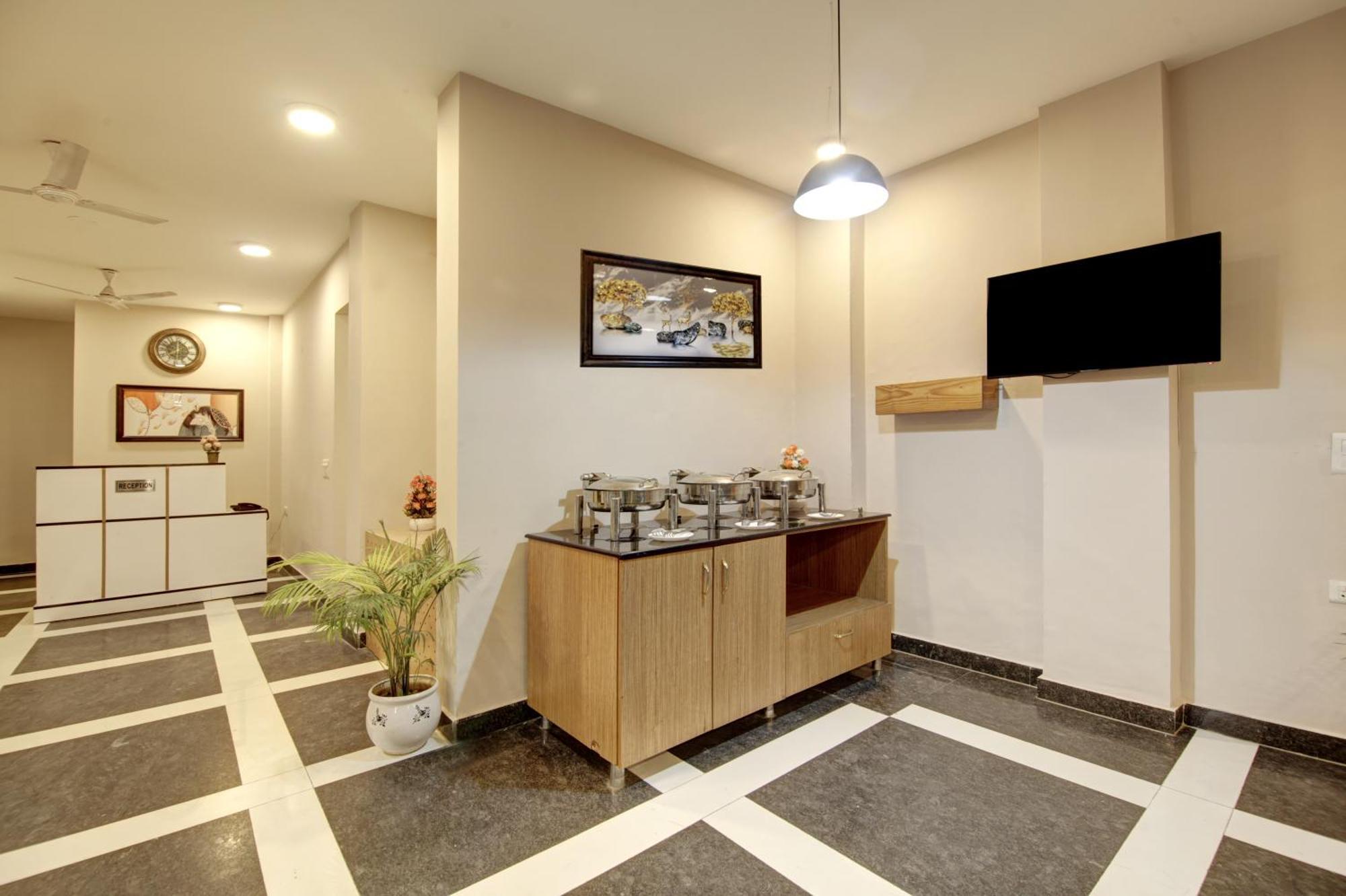 Limewood Stay - Fortis Hospital Гургаон Екстериор снимка