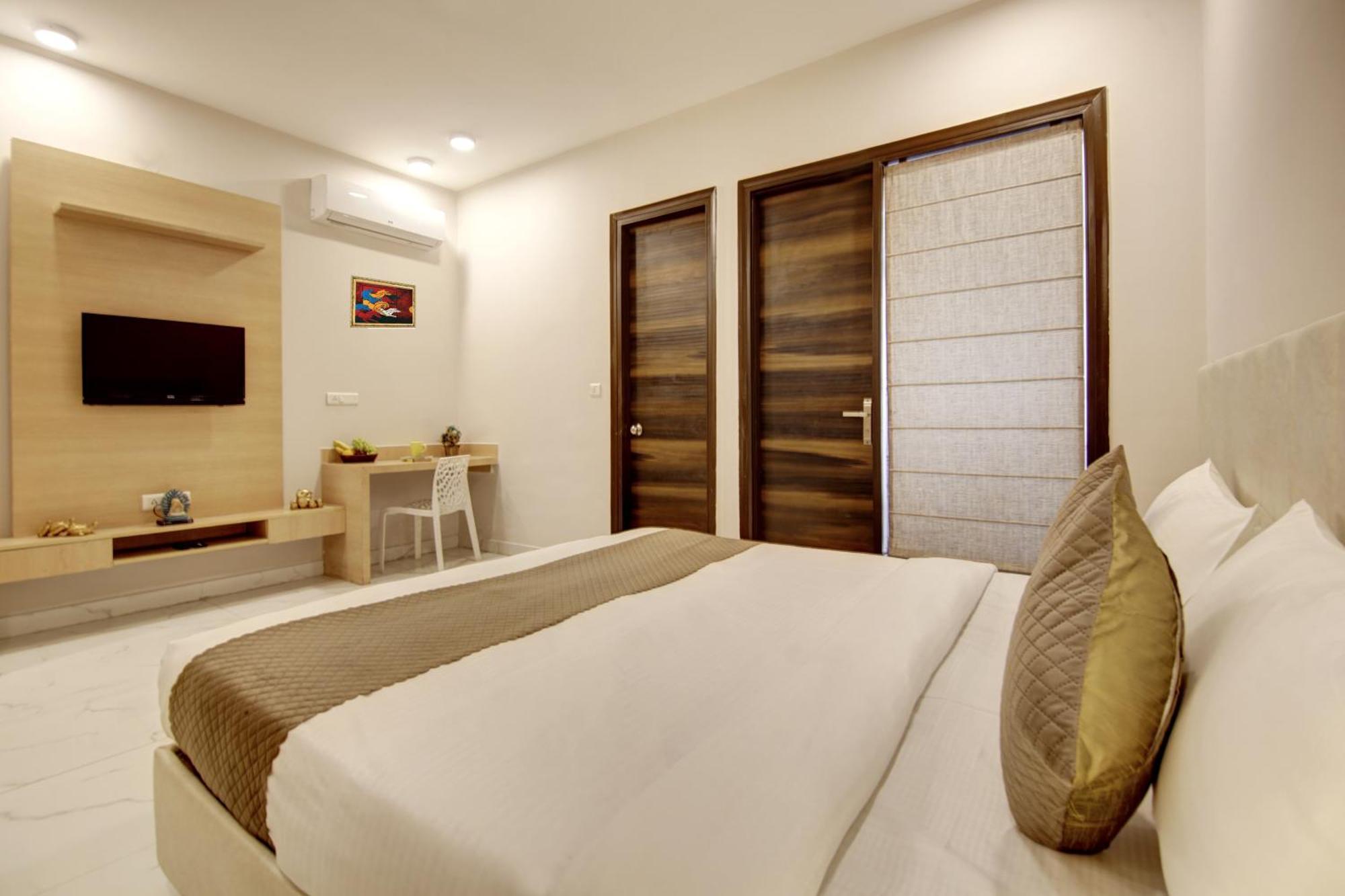 Limewood Stay - Fortis Hospital Гургаон Екстериор снимка